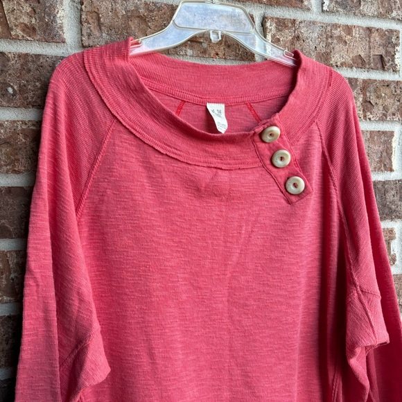 FREE PEOPLE We The Free Womens Dont Forget Me Pullover Shirt in Coral-Size Small - Picture 5 of 9